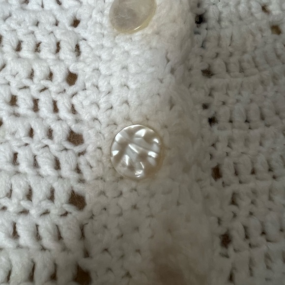 Crocheted Caplet Granie chic White Shell buttons Handmade Vintage - Picture 5 of 8